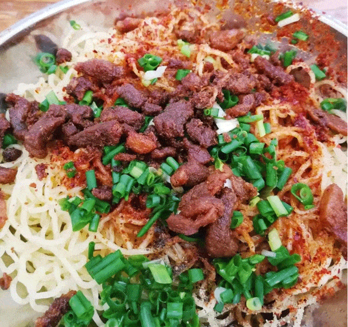 老贵阳脆哨它就是大名鼎鼎的没有它,这些美食就没有灵魂肠旺面,洋芋粑