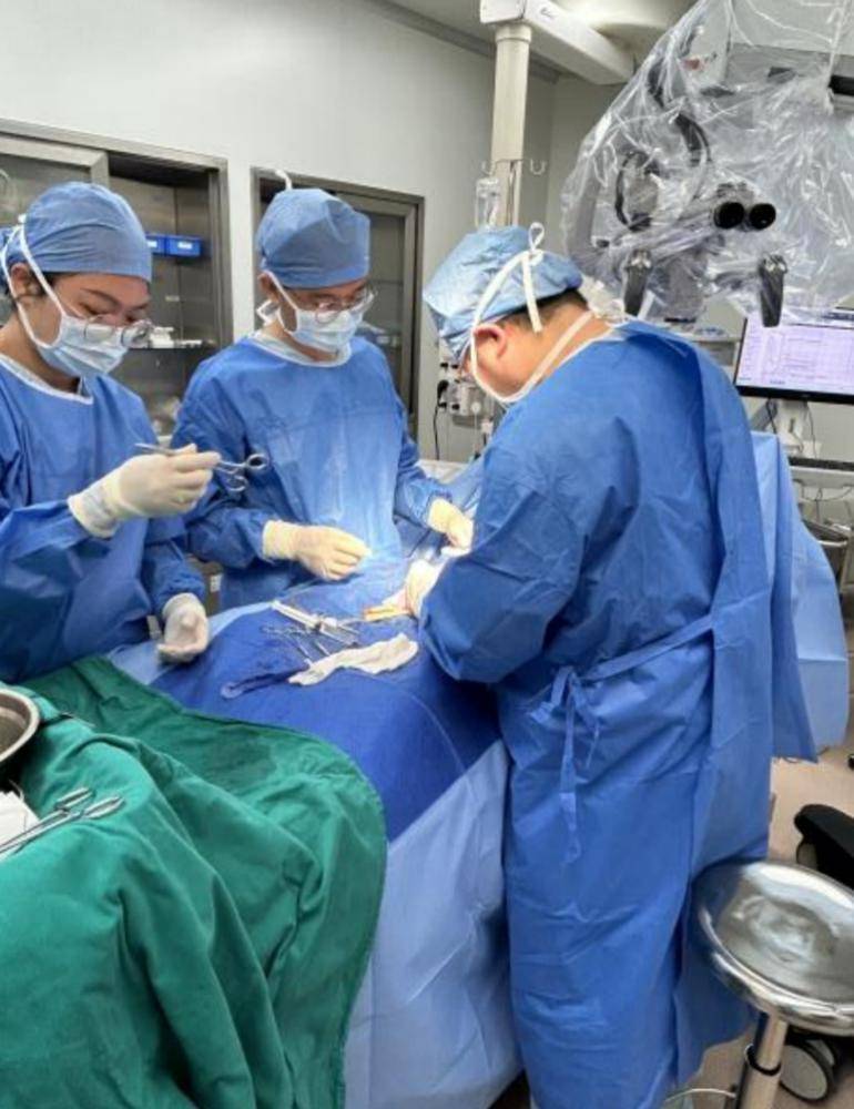 "丁丁"没有骨头,竟也"骨折"了!