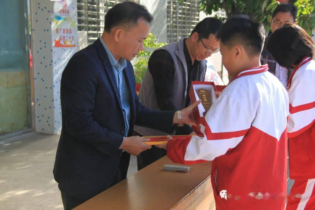 [速看] 惠安黄塘中学举行2023年亮亮教育基金奖教奖学金颁奖仪式