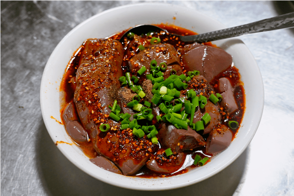 麻辣血旺,绍子血旺,酥肉血旺,肥肠血旺……在薛老板的不断创新改良之