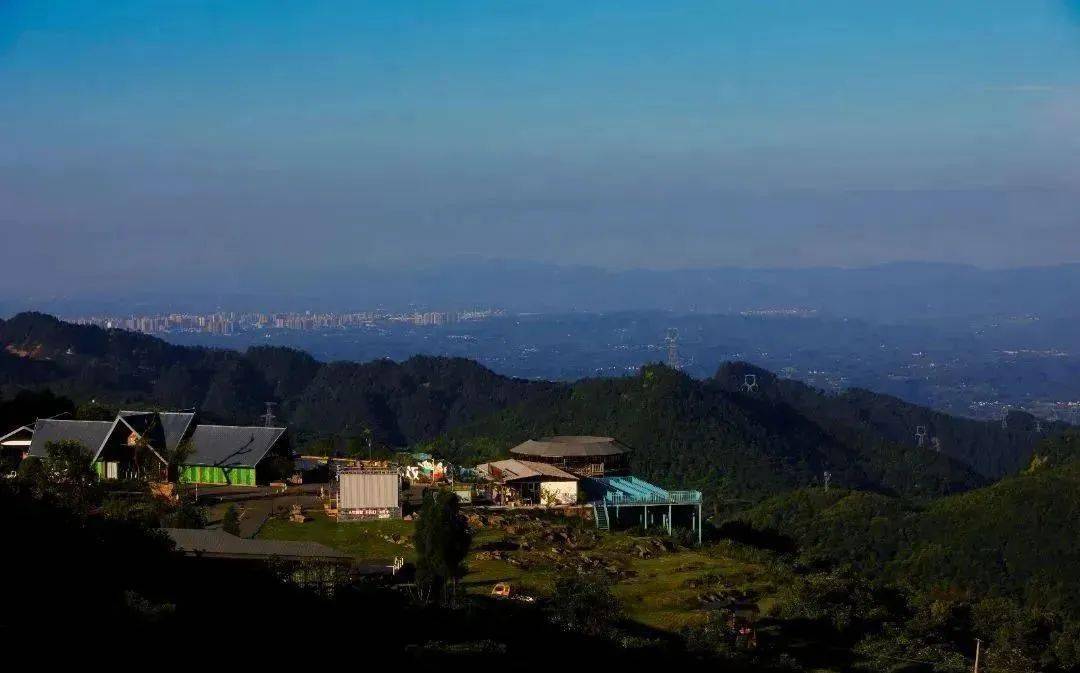 歡喜坪海拔1000餘米天然植被,空氣質量好絕對的康養理想地一山觀三域