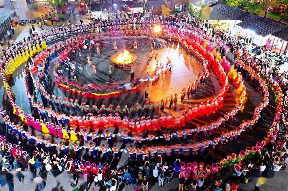 楚雄不仅有火把节,"彝族年"也是冬天里的一把火!_彝家_左脚_活动