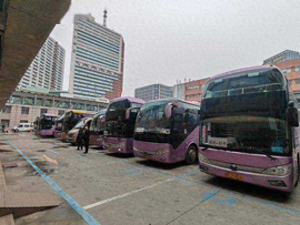 全力應對寒潮雨雪丨受低溫天氣影響 鄭州各汽車站多數