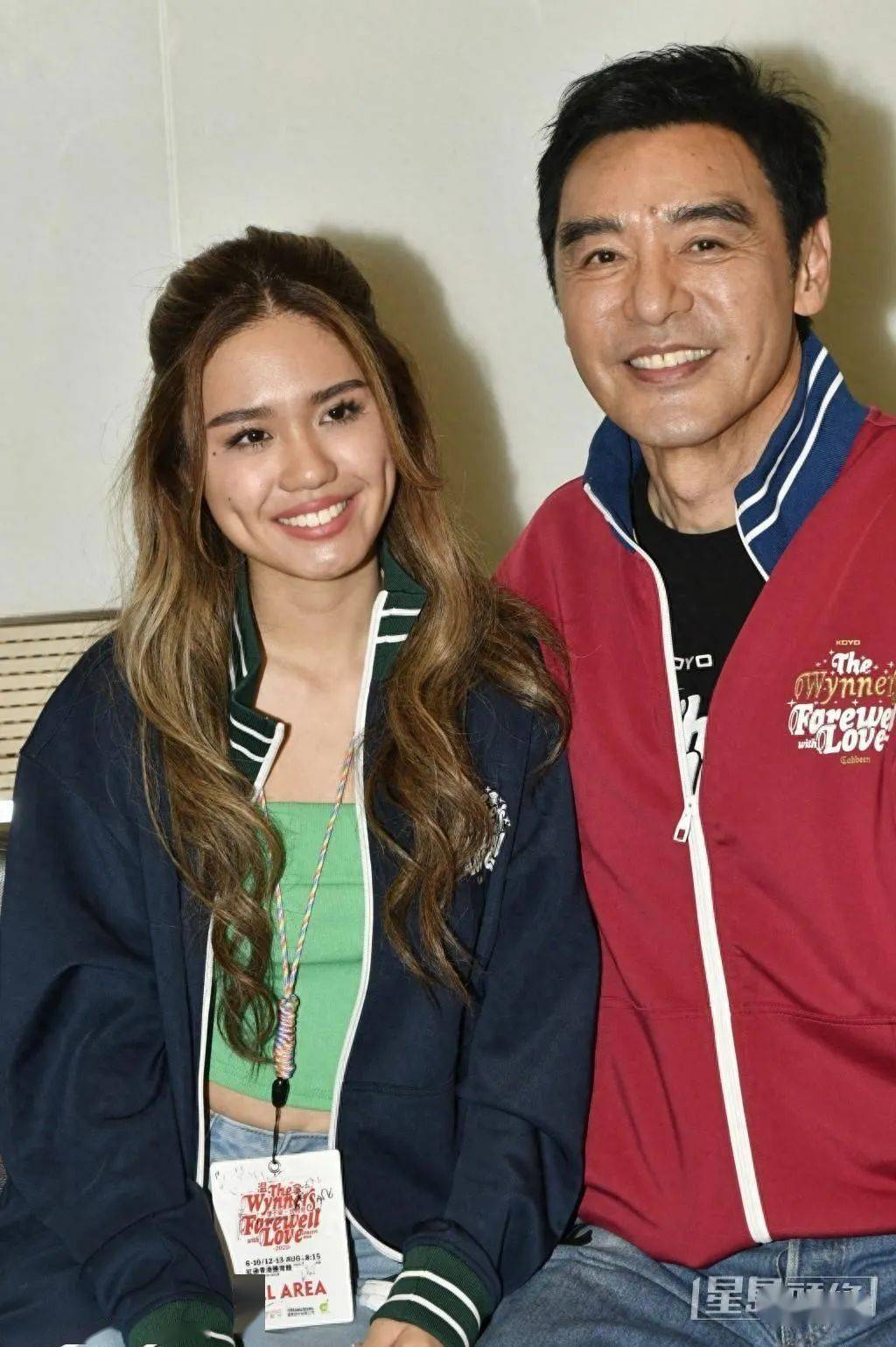 钟镇涛19岁大女儿秀恩爱!