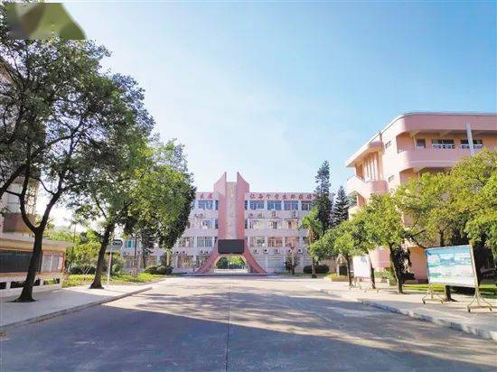 鹤山市纪元中学将迎来30周年校庆.12月18日,薪火传承,弦歌不辍.