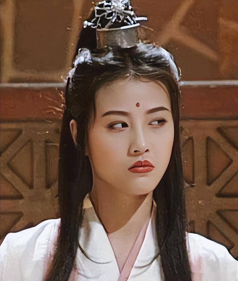 看懂灭绝让周芷若发的毒誓,才知当了掌门的她为何会变得心狠手辣