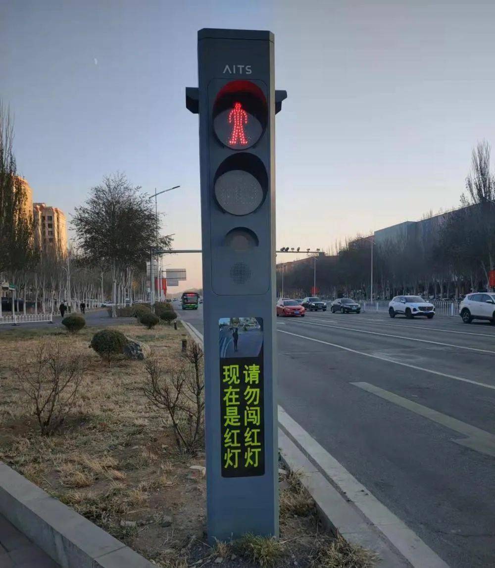 将对行人闯红灯,骑电动自行车不戴头盔抓拍!_智能_市民_功能