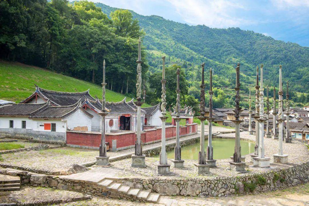 塔下村(福建·漳州)07懷遠樓建有4層樓,共136個房間,為簡氏家族所建.