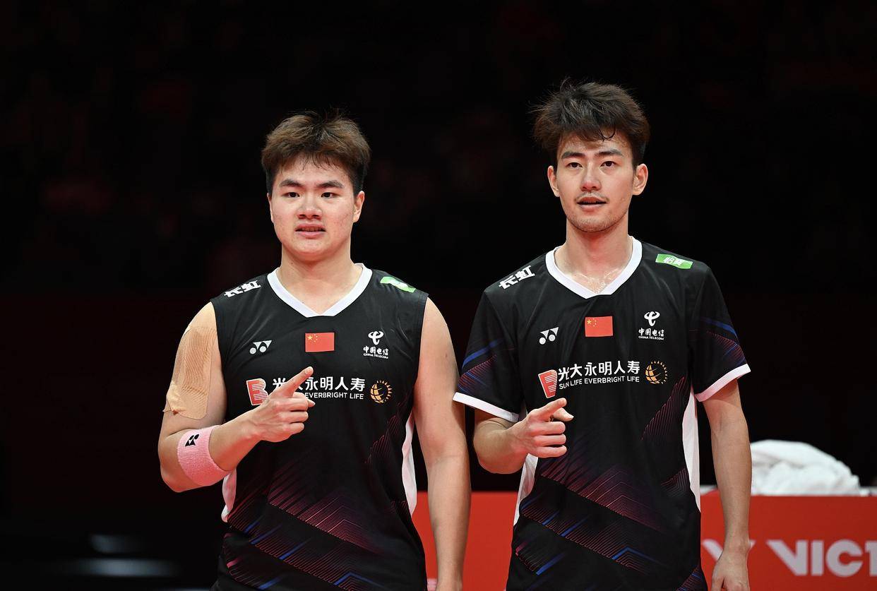 小组赛先后击败两对世锦赛冠军谢定峰/苏伟译和保木卓郎/小林优吾,此