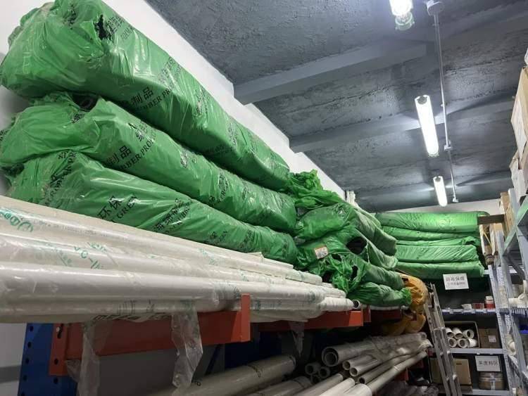 应急仓库内,热风枪,电热带,保温管,保温管扎带和各类管道阀门配件等