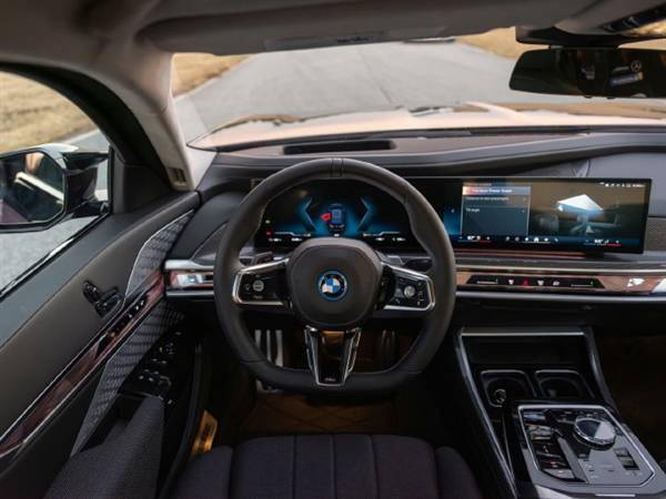 宝马最贵电动轿车！全新BMW i7 M70上市：起售价263万元(图3)
