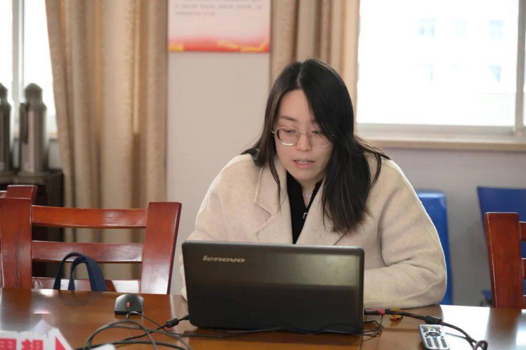 教科室郭蓉老师向两位责任督学介绍了2023年堰桥高中课题研究工作概况