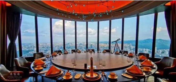 占据济南第一高楼——绿地中心的57-60层,分楼层分别提供日料,法餐