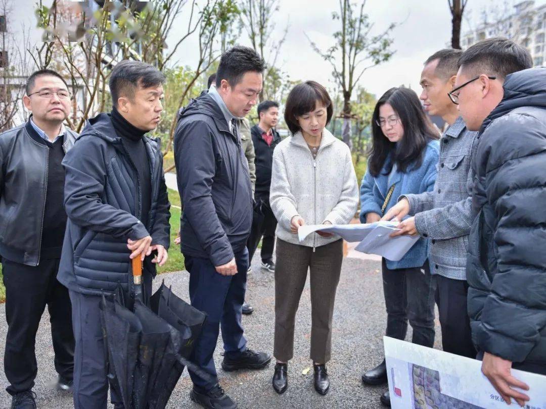 在金川府运动暨儿童主题公园调研公园规划和建设情况时,李劲指出,要