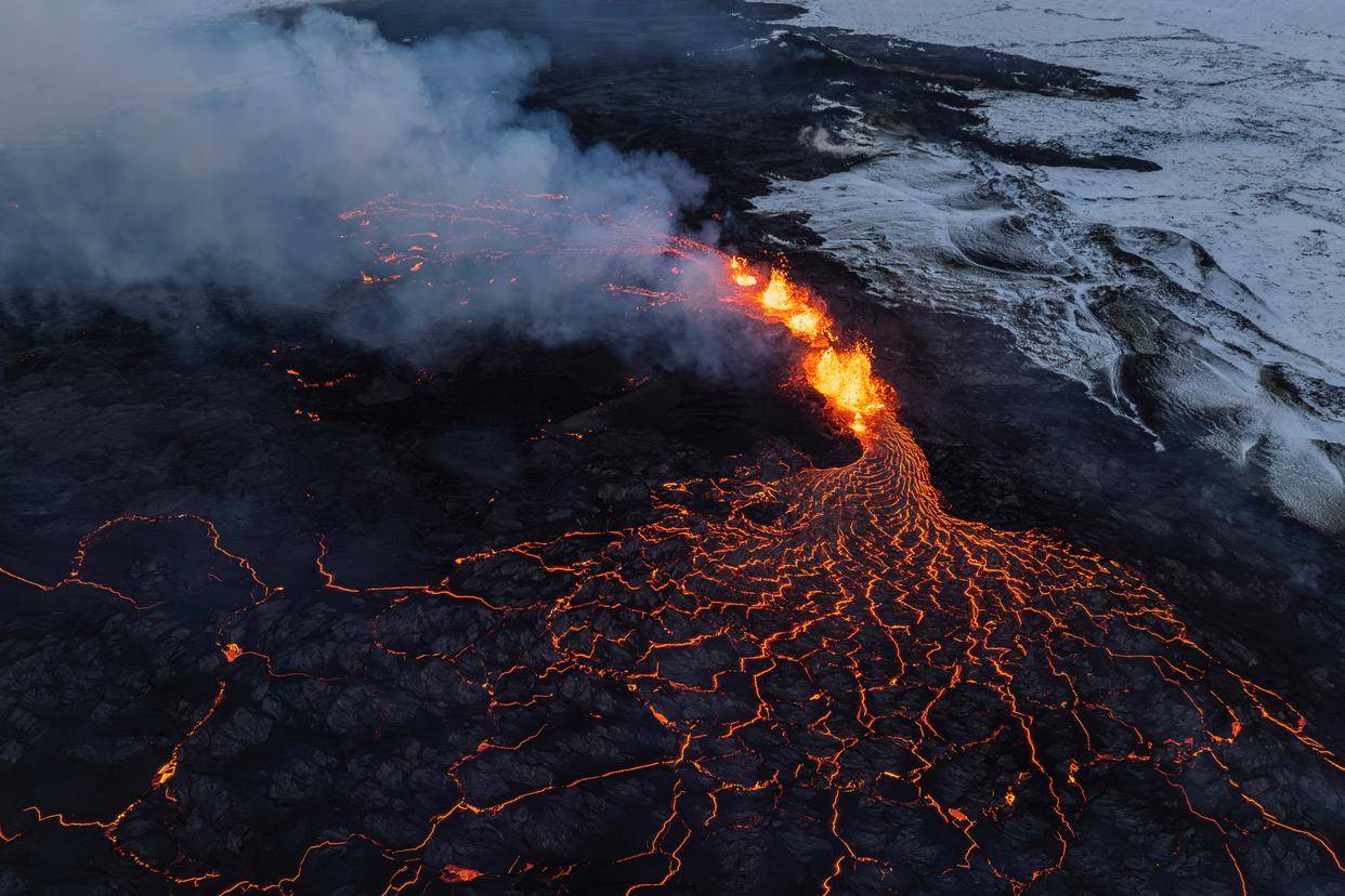 冰岛雷克雅内斯半岛:火山喷发