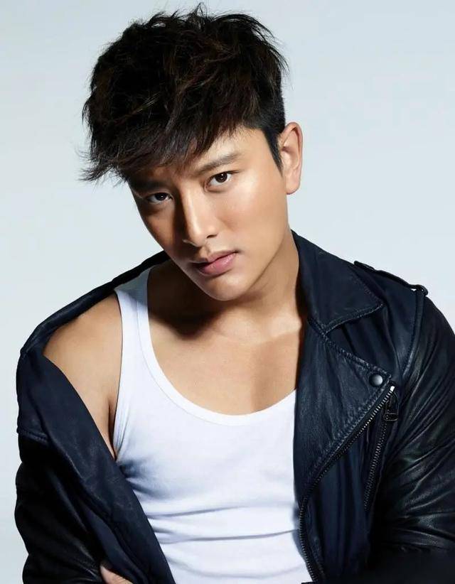 "看似很红,却无戏可拍"的4位明星,李现无可厚非,他令人意外_贾乃亮