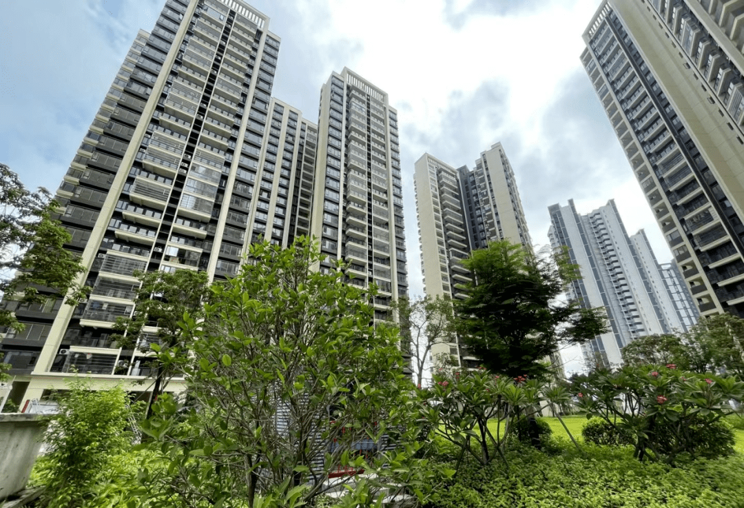 山湖海悦府项目现场实拍因项目一二期自带装修节省了硬装时间,根据