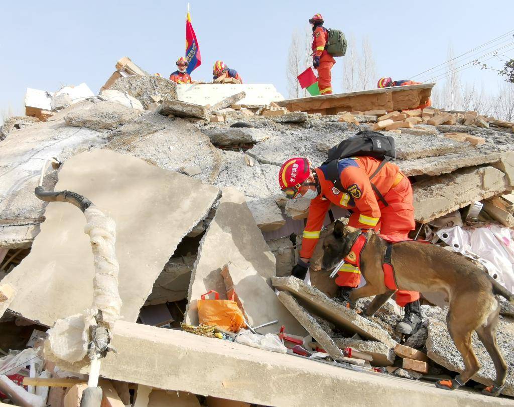 2级地震丨直击震后救援15小时_新华社_临夏_甘肃