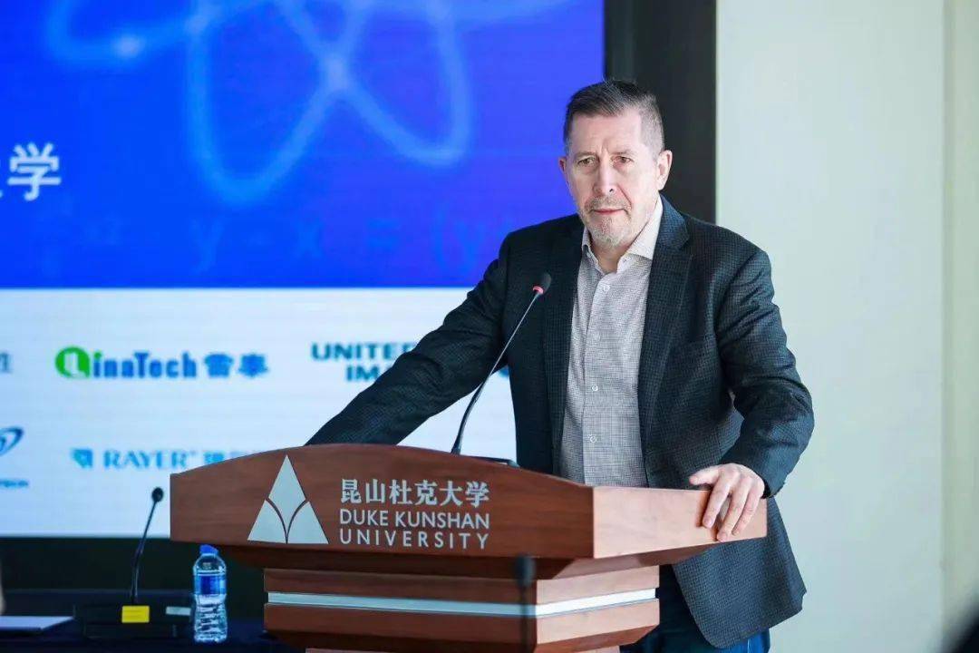 昆山杜克大学医学物理教授殷芳芳在开幕式致辞中表示,医学物理是一门