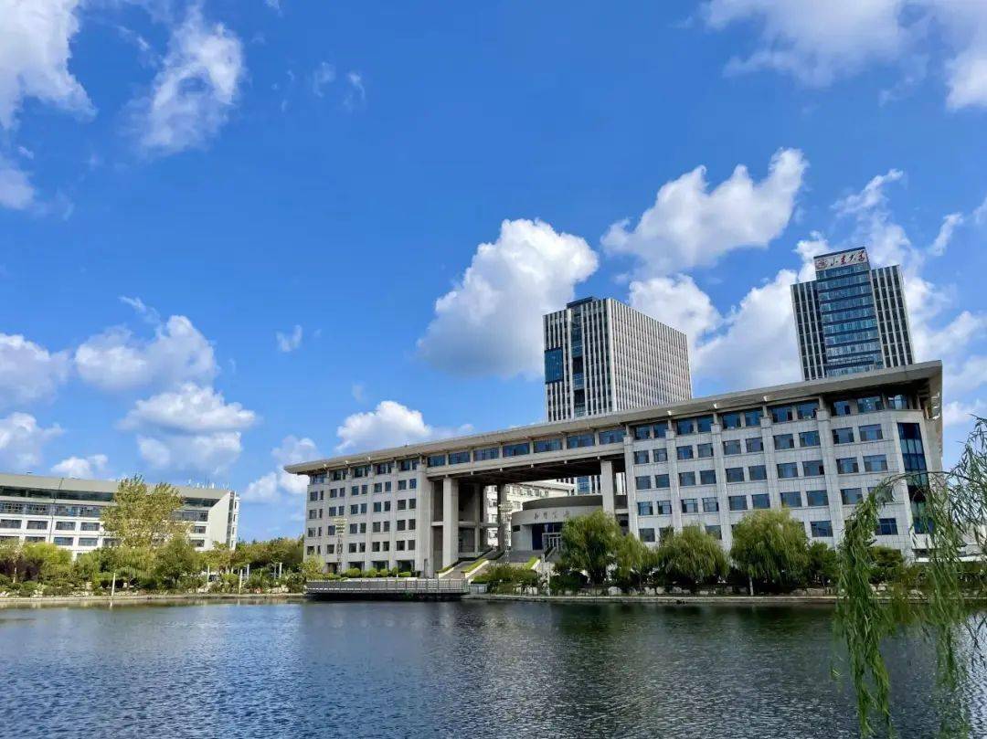 "为天下储人才,为国家图富强",山东大学跨越百廿征程,不断追求卓越;"