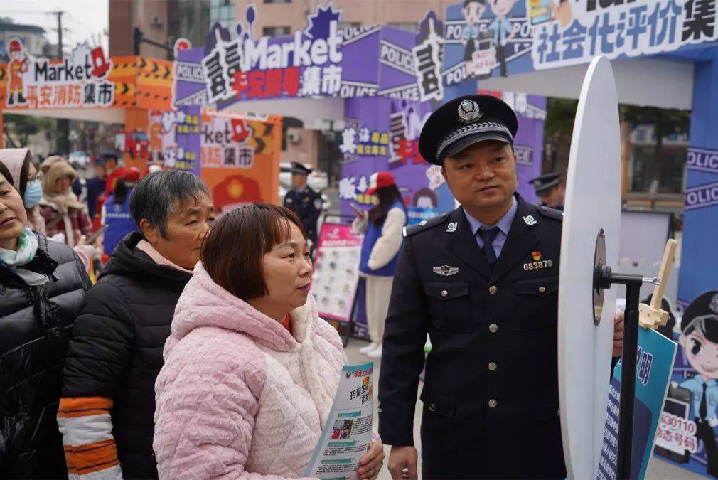 禁毒,道路交通等平安建設各項內容,通過實物,宣傳展板,宣傳冊等,向