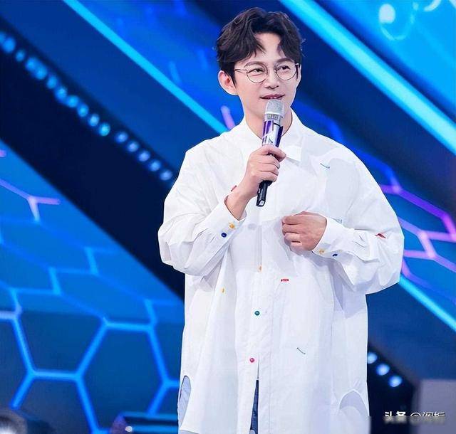 何炅的"落难",将娱乐圈的"拜高踩低"_事业_巅峰_事件