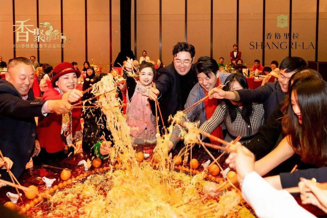 香格里拉全国各地特色"年夜饭"来了!_餐桌_龙虾_团圆宴
