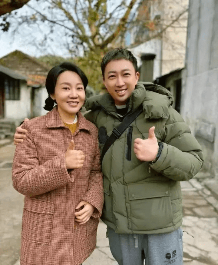 第一眼认出蒋欣_感觉_美颜_红色