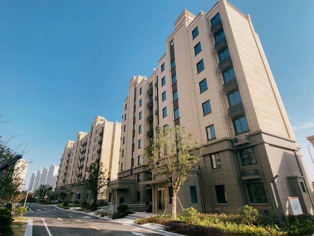 日前,青浦区华为人才公寓(朱家角镇)动迁安置房珠里华庭小区顺利取得