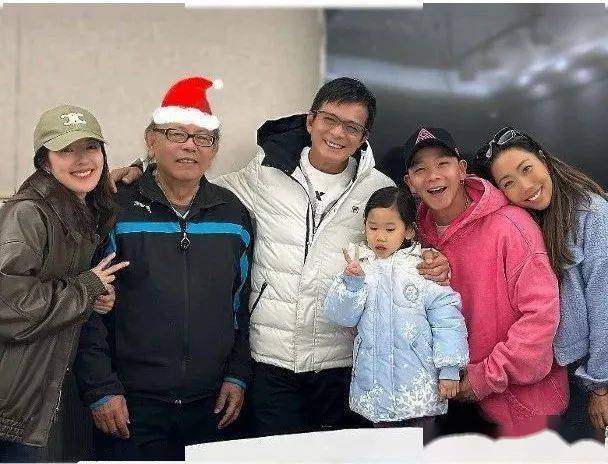 林子善孖"阿妹"唐诗咏做节 与黄日华同框食冬至饭_笑容_完马国_look