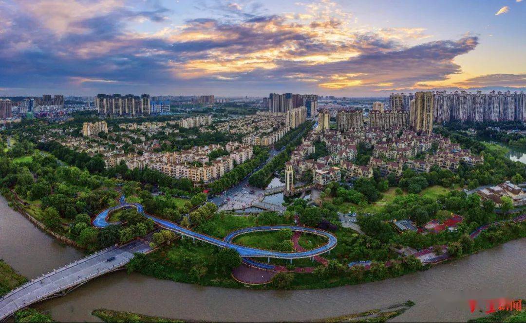 中国最厉害的一座城市,拥有大学82所,军校7所,大学生上百万_成都