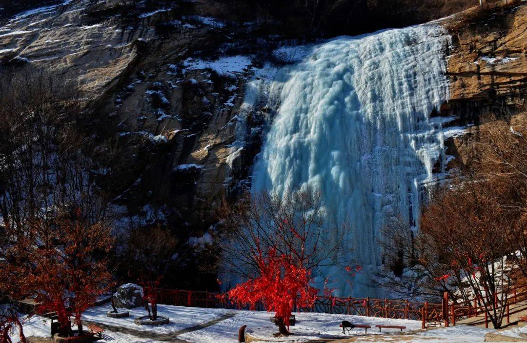 冬日值得打卡的梦幻奇境!冰瀑奇观已上线~_冰挂_冰笋_地址