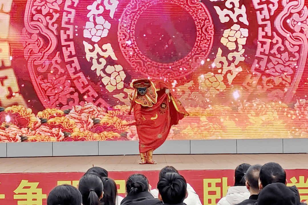 梦——文化进万家"惠民演出活动走进兴业县第五中学_师生_校园_生活