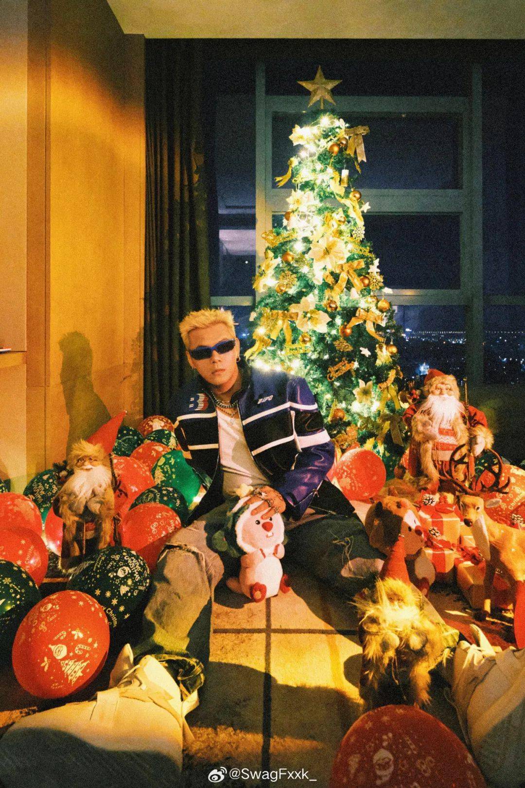 rapper们的圣诞look!进来看帅哥美女!