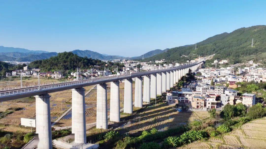 老区迎来新"引擎" | 龙龙高铁龙武段开通运营_施工_隧道_龙岩