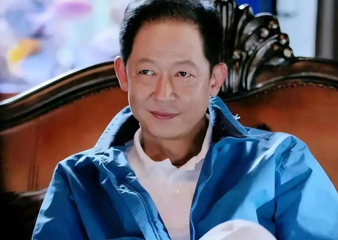 王志文毫不犹豫地拒绝了:谈恋爱可以,结婚不行!不久后他就反悔了_丁元