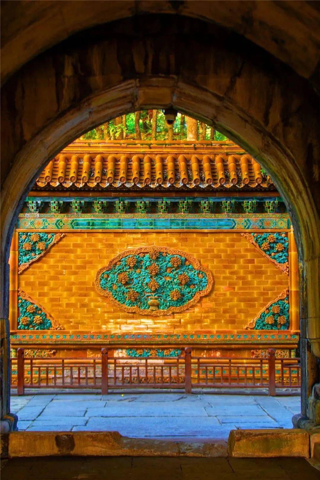 明显陵是明代帝陵中单体面积最大的皇陵其一陵两冢的陵寝结构为