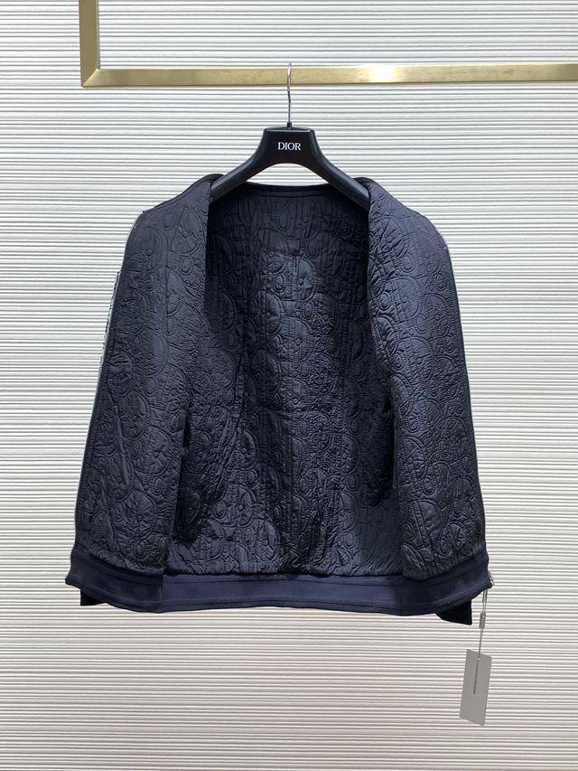 dior迪奥秋冬新品简约时尚两面穿夹克外套型款十足上身时尚帅气