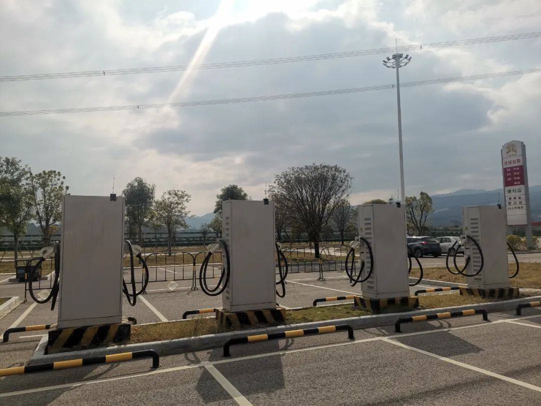 广西高速公路发展中心优化了服务区充电桩布设