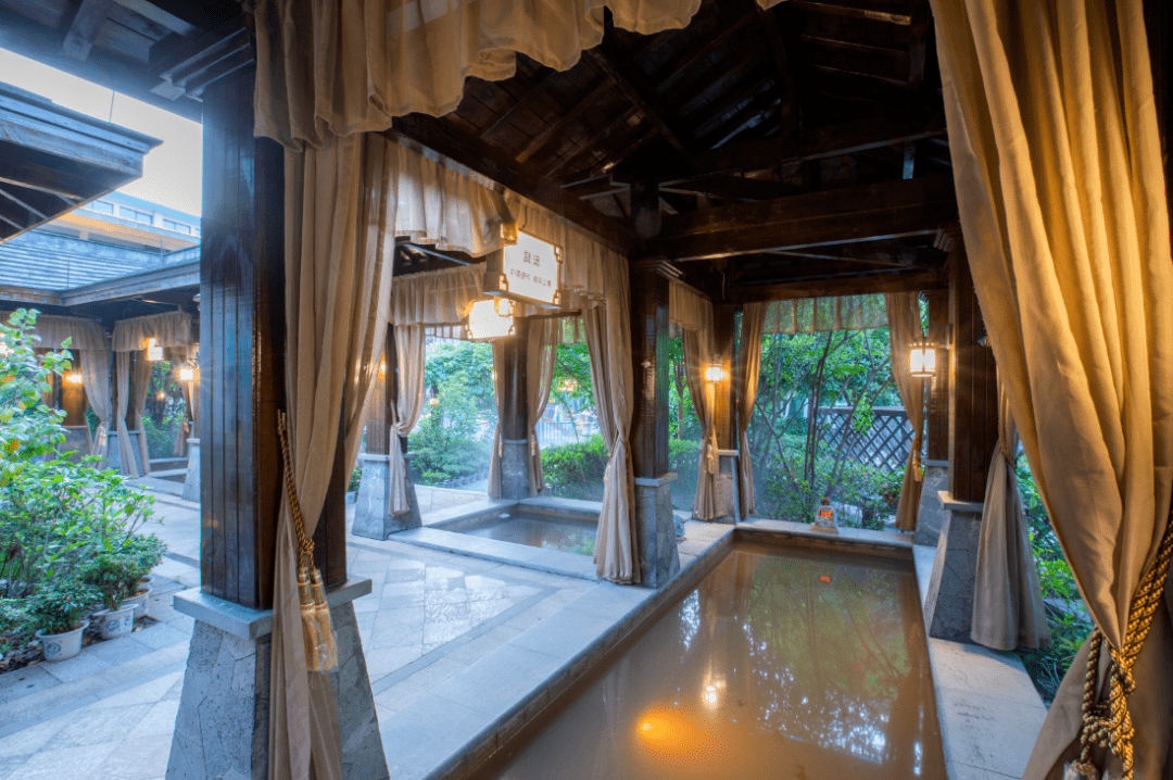 【湖州太湖君澜温泉度假酒店】499起享高级房1晚 双早 100元餐饮代金