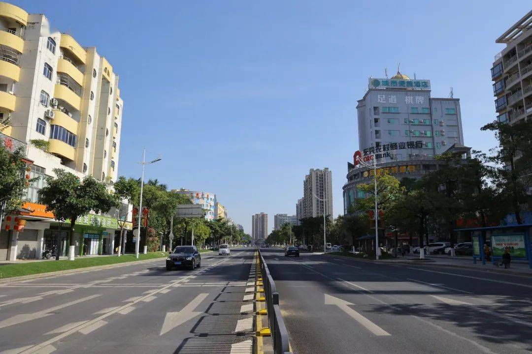 据悉,中心区慢行系统改造工程主要涉及镇中路核心段,望牛墩立交环线及