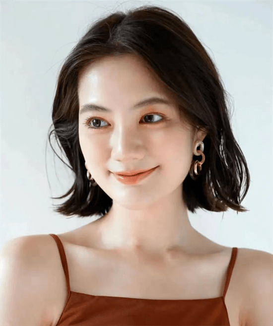 圆脸方脸建议: 超级显瘦减龄的发型_脸型_层次_颧骨