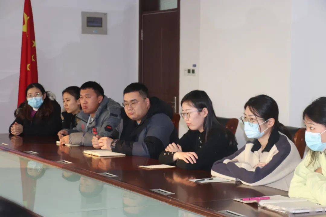 德州一中召开新教师座谈会