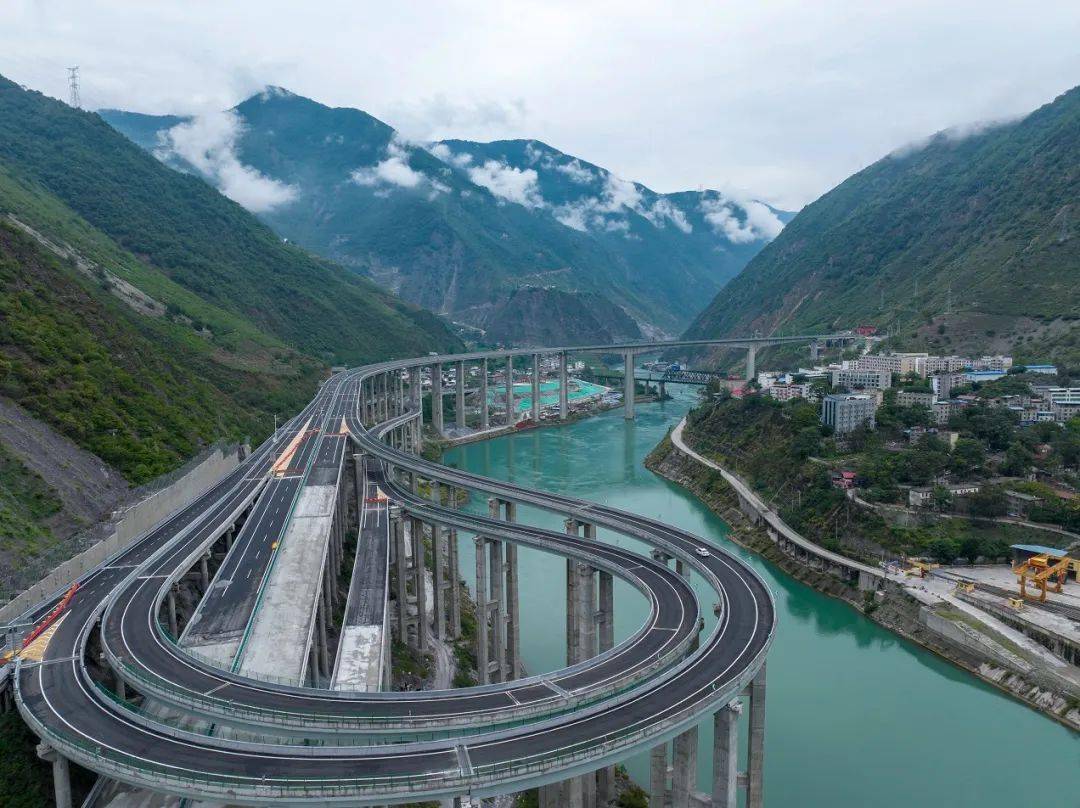 峨汉高速全线建成通车,12月29日12时正式开放,通行指南看这里→_高速