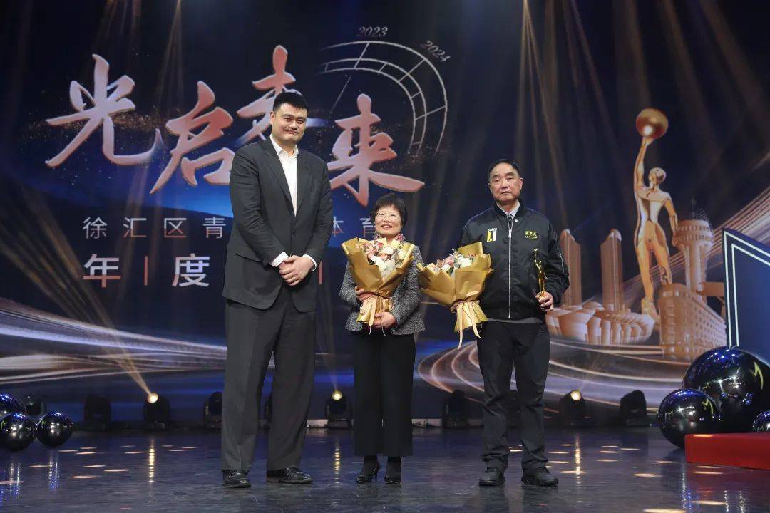 姚明现身谢恩师_活动_上海