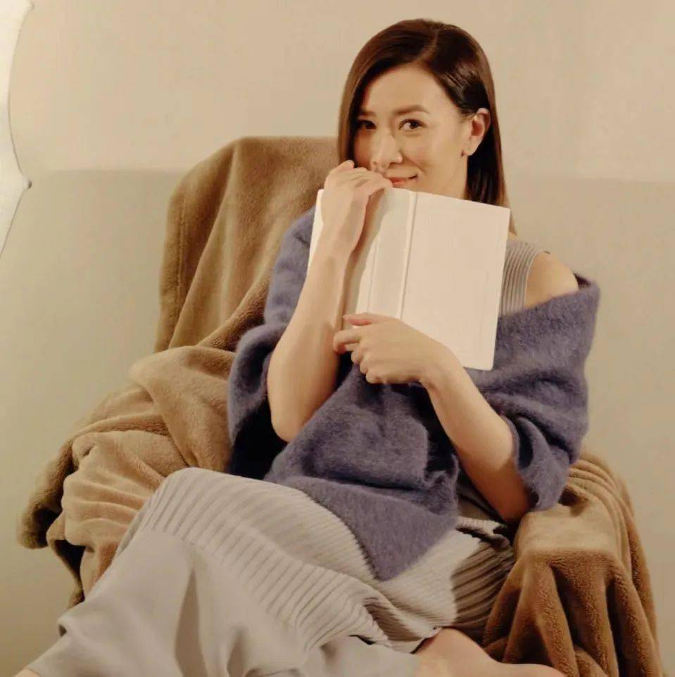 48岁"单身"佘诗曼称"未放弃爱情"_sheh_新闻_电视剧