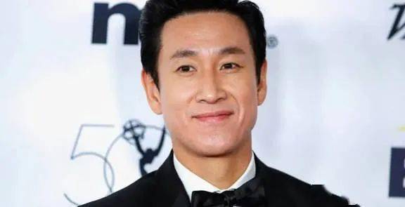 著名男星自杀陈尸现场曝光!