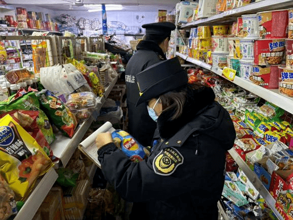 次元旦節前食品安全專項檢查以食品流通,餐飲為重點環節,以大中型超市