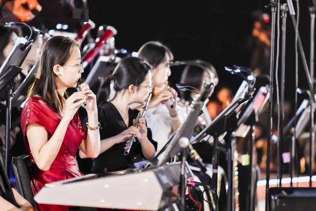 《古巴序曲》《第二圆舞曲》演奏:星海音乐学院交响乐团主持人:徐晋已