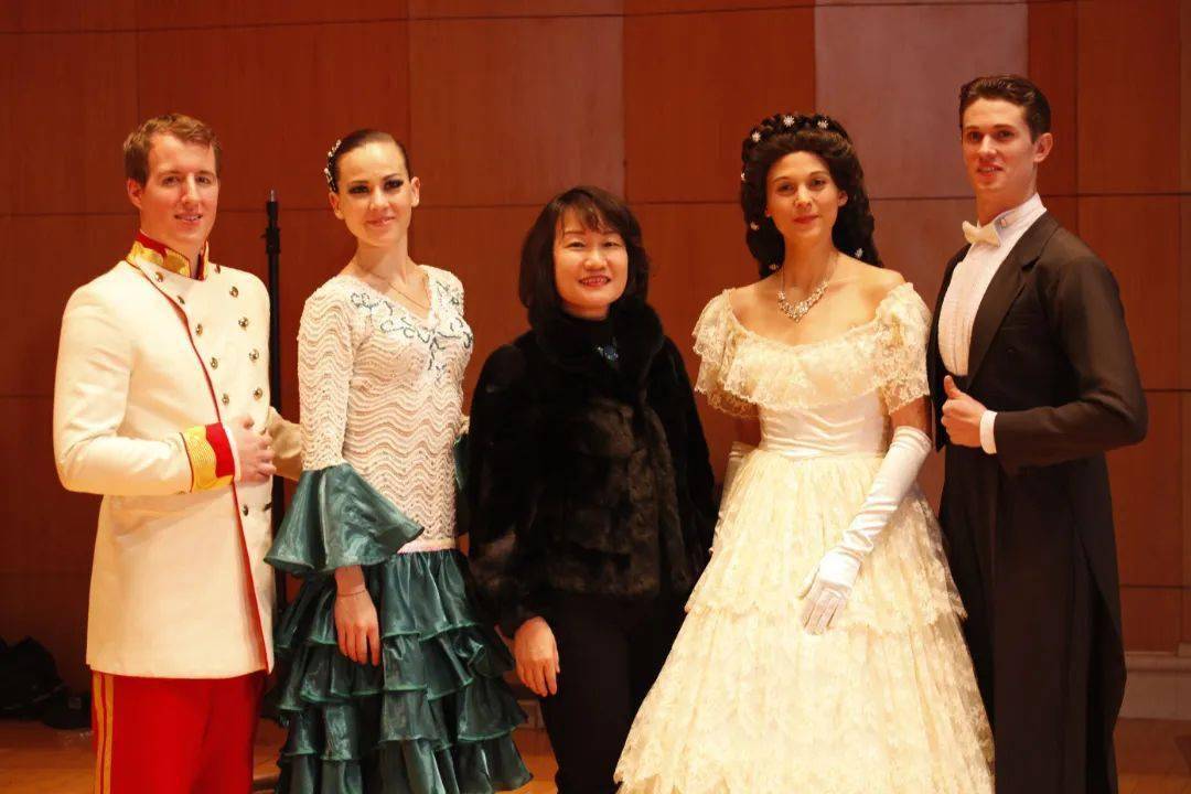 曲目单1,《阿尔布雷希特大公进行曲》 曲:卡尔·科姆扎克2,伯爵夫人